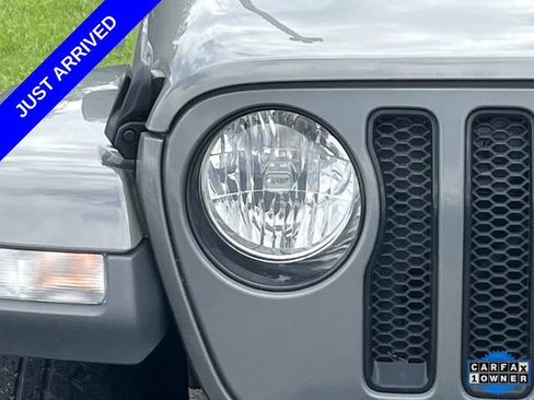 Used 2021 Jeep Wrangler Unlimited Sahara AWD/4WD image 9