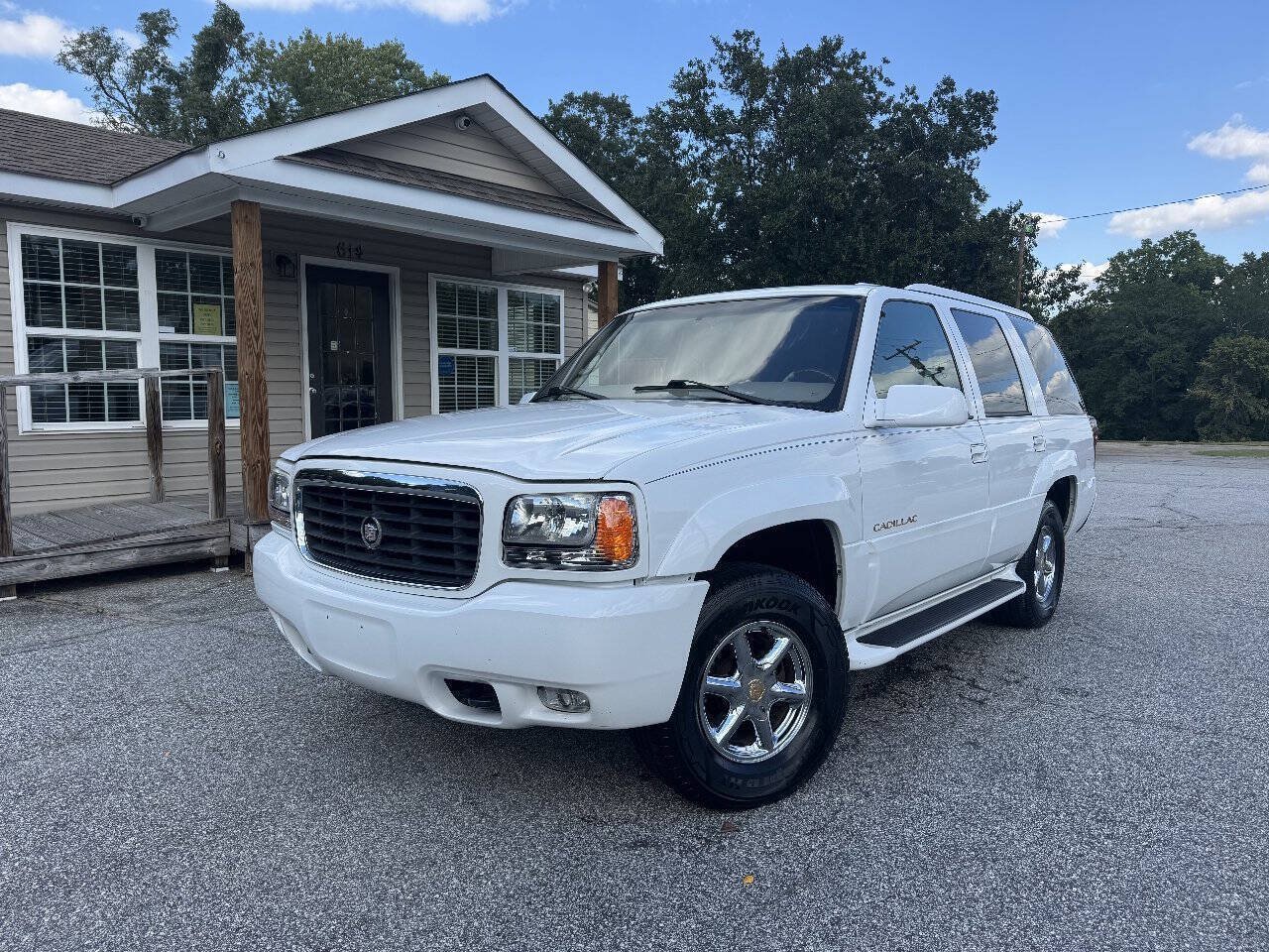 Used 1999 Cadillac Escalade 4WD image 2