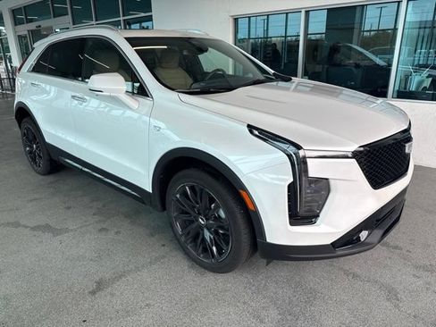 Used 2025 Cadillac XT4 Premium Luxury w/ LPO, ONYX Package FWD image 1