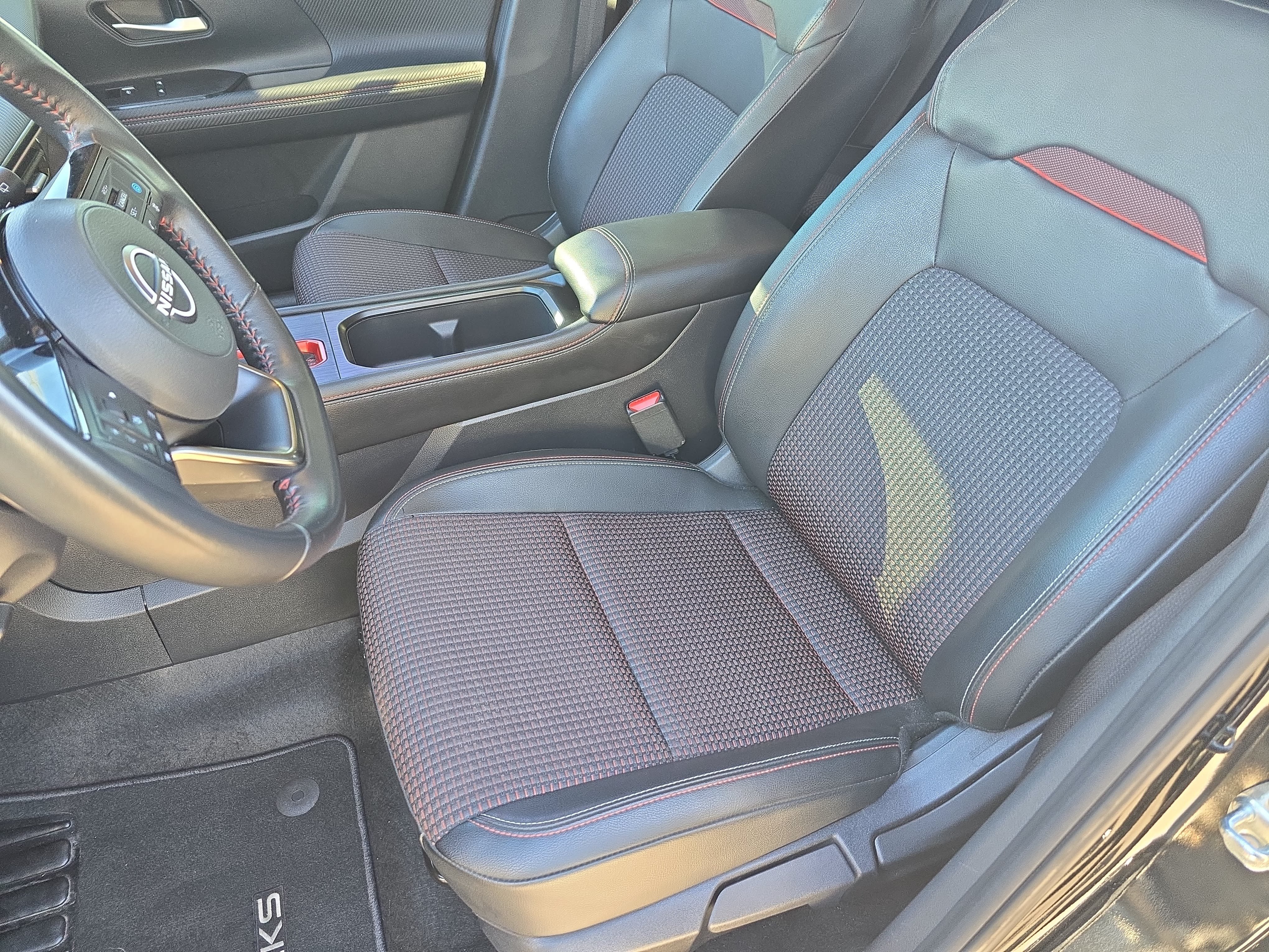 Used 2025 Nissan Kicks SR FWD image 14