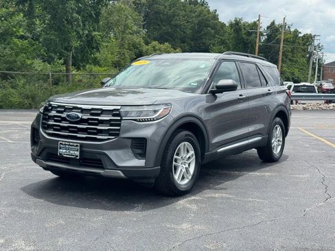 Used 2025 Ford Explorer Active AWD/4WD image 9