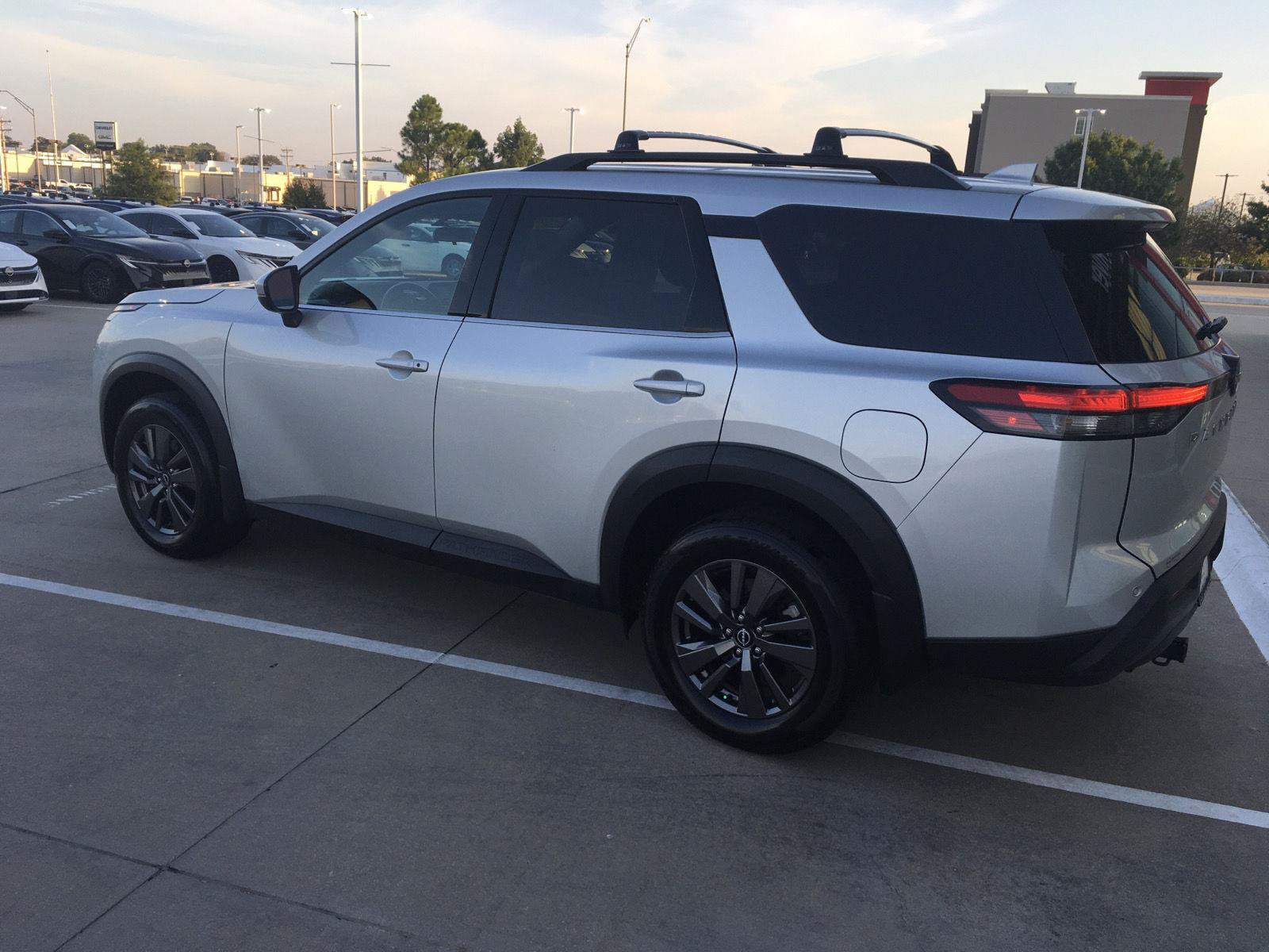 Used 2023 Nissan Pathfinder SV AWD/4WD image 13