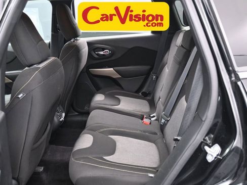 Used 2018 Jeep Cherokee Latitude w/ Safety Group image 27