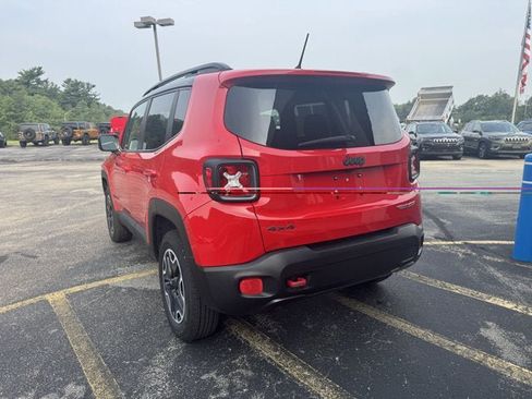 Used 2016 Jeep Renegade Trailhawk w/ Premium Trailhawk Package AWD/4WD image 3