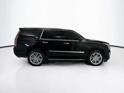 Used 2020 Cadillac Escalade Luxury w/ LPO, Radiant Package AWD/4WD image 4