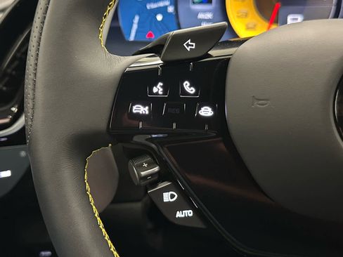 Used 2025 Ferrari Roma Spider RWD image 28
