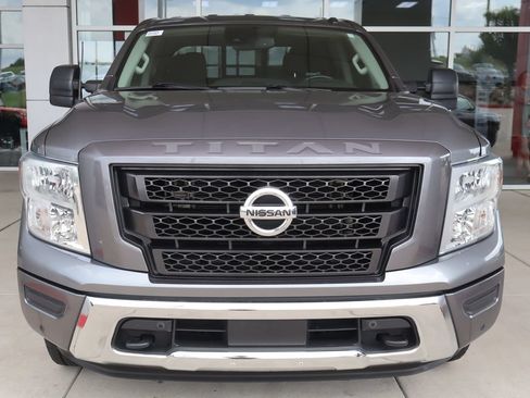 Used 2021 Nissan Titan SV w/ SV Convenience Package AWD/4WD image 2