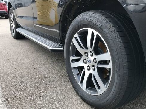 Used 2023 Ford Expedition Limited image 12