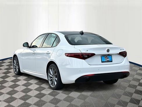 Used 2022 Alfa Romeo Giulia Ti image 4