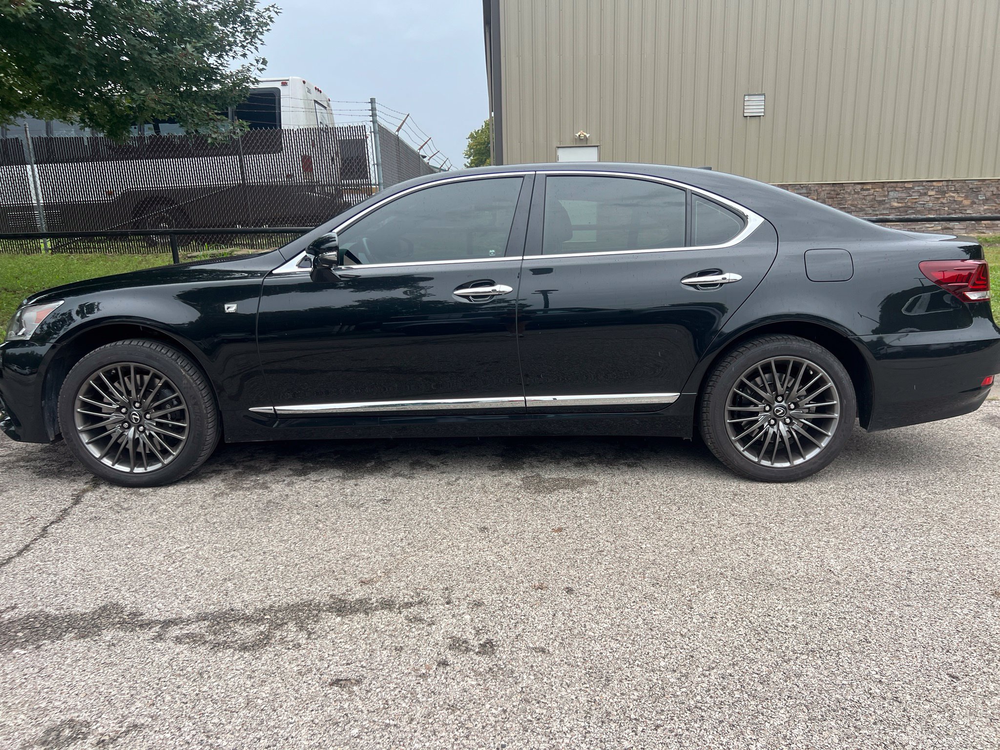 Used 2017 Lexus LS 460 w/ F Sport Midnight Edition RWD image 9