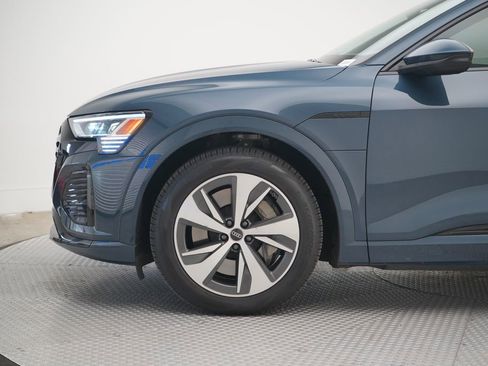 Used 2024 Audi Q8 e-tron Premium image 2