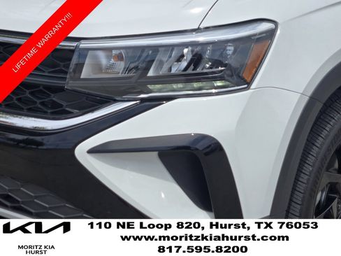 Used 2024 Volkswagen Taos SE w/ Panoramic Sunroof Package FWD image 17