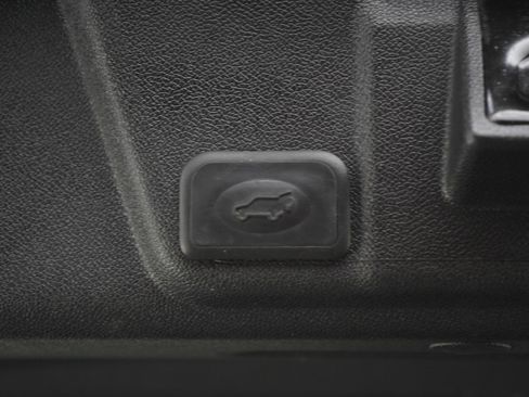 Used 2016 Buick Enclave Premium w/ Experience Buick Package FWD image 18