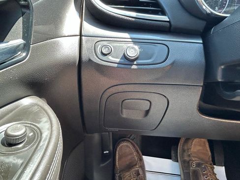 Used 2021 Buick Encore Preferred AWD/4WD image 27