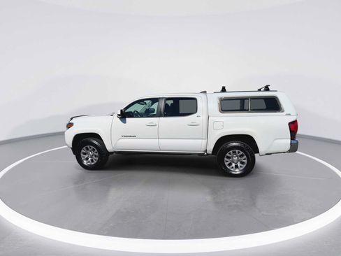 Certified 2018 Toyota Tacoma SR5 AWD/4WD image 5