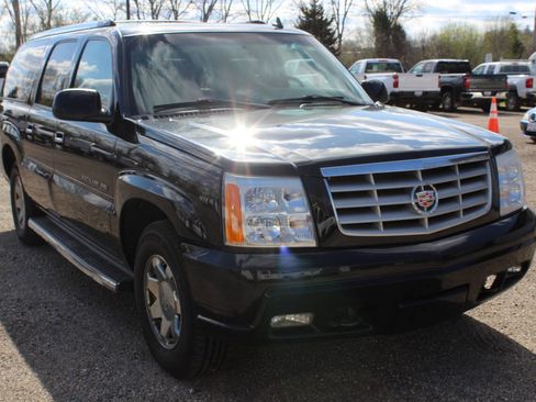 Used 2006 Cadillac Escalade ESV AWD image 3