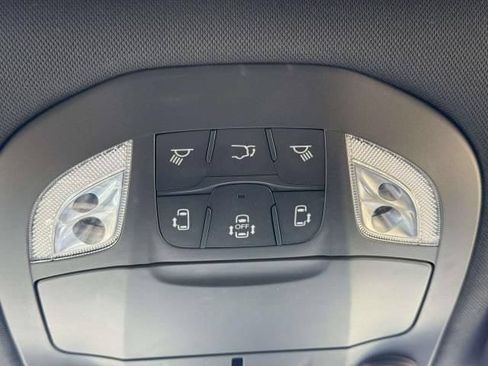 Used 2025 Chrysler Pacifica Limited FWD image 35