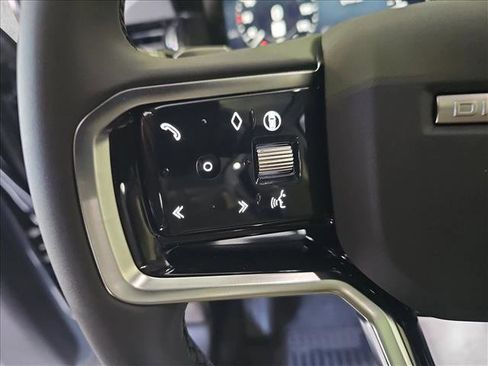 Used 2025 Land Rover Discovery Sport S image 19