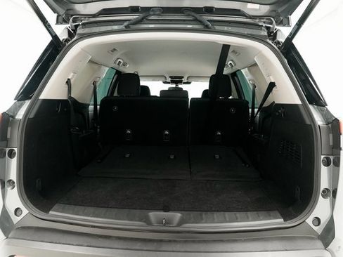 Used 2025 Nissan Pathfinder SV image 34