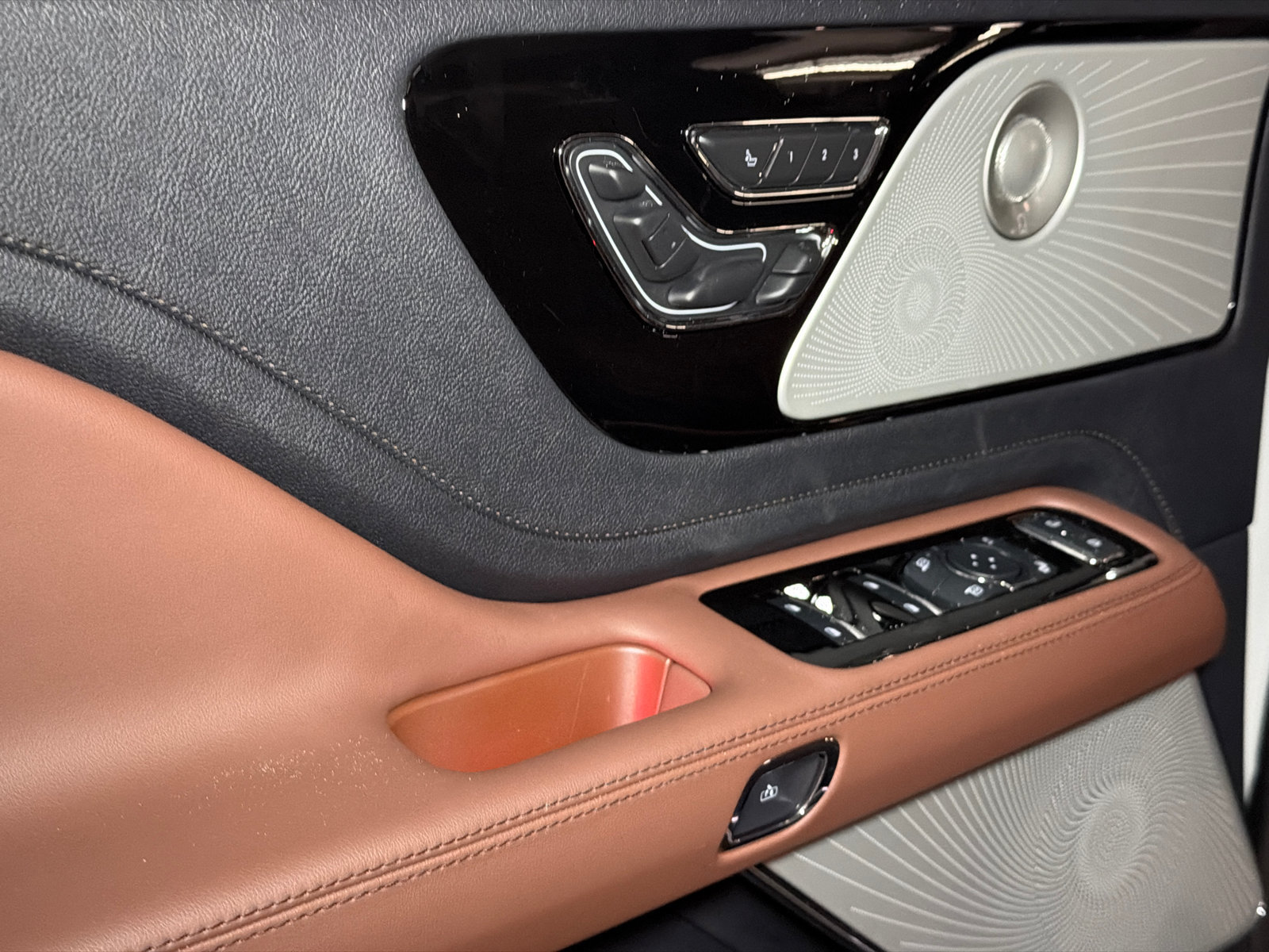 New 2027 Lincoln Aviator Reserve AWD/4WD image 19