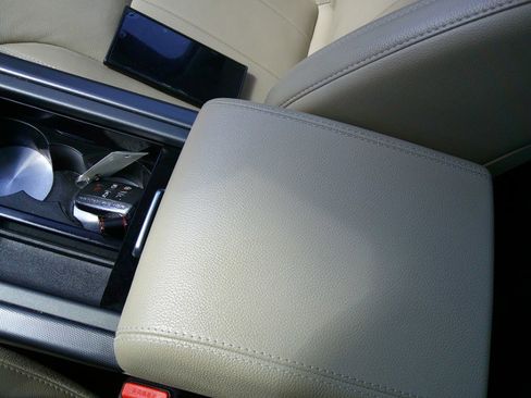 Used 2018 Land Rover Range Rover Evoque SE Premium image 82