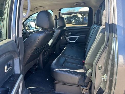 Used 2017 Nissan Titan SV image 7