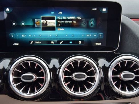 Used 2021 Mercedes-Benz GLA 250 4MATIC image 23