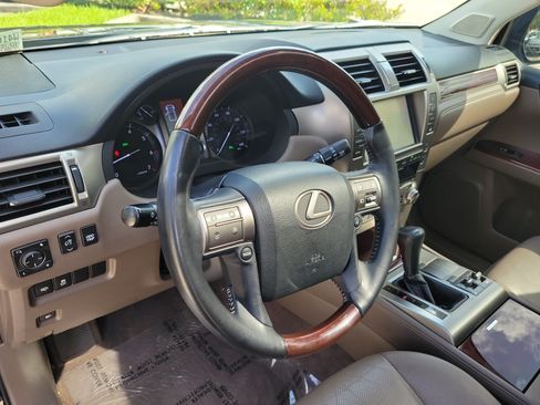 Used 2019 Lexus GX 460 Premium AWD/4WD image 24