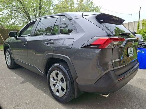 Used 2023 Toyota RAV4 LE AWD/4WD image 4