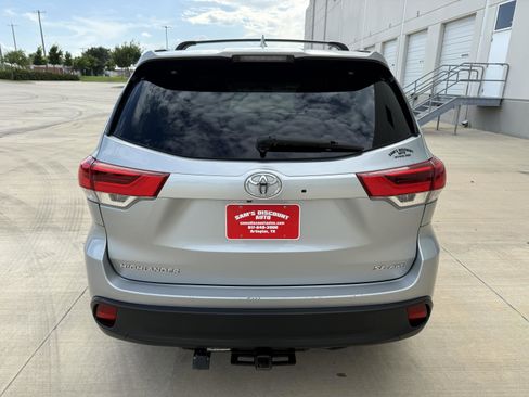 Used 2017 Toyota Highlander SE w/ Carpet Mat Package AWD/4WD image 9