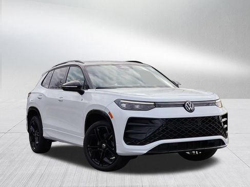 New 2026 Volkswagen Tiguan SE R-Line AWD/4WD image 1
