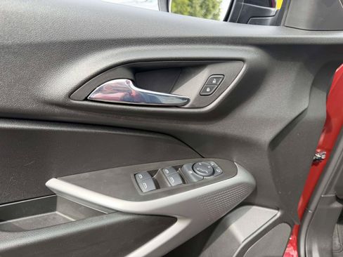 Certified 2024 Chevrolet Trax RS w/ Sunroof Package FWD image 20