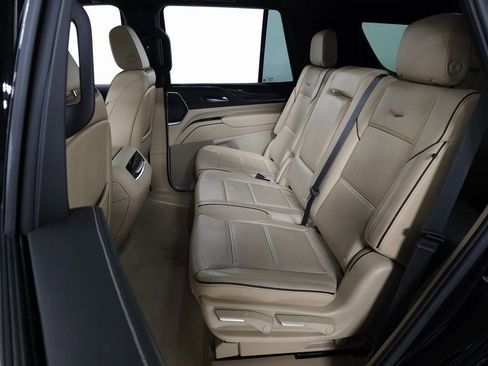 Used 2022 Cadillac Escalade Premium Luxury image 36