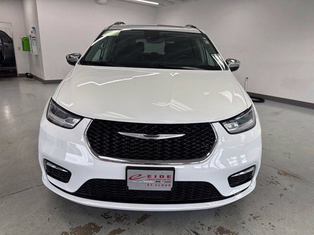 Used 2023 Chrysler Pacifica Limited FWD image 6