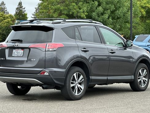Used 2018 Toyota RAV4 XLE FWD image 4