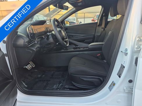 Used 2025 Hyundai Elantra SEL image 12
