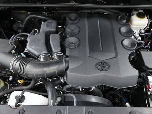 Used 2015 Toyota 4Runner SR5 RWD image 18