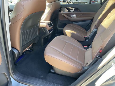 New 2026 Mercedes-Benz GLS 450 4MATIC image 38