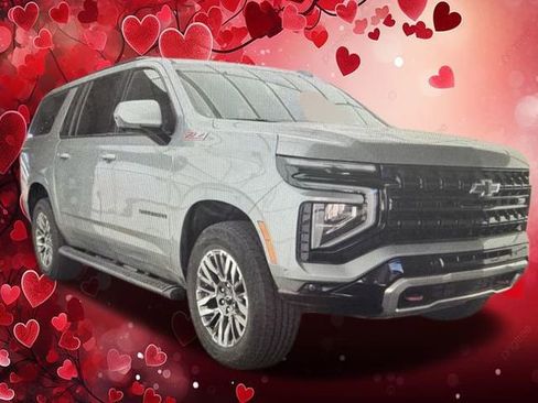 Used 2025 Chevrolet Suburban Z71 image 1