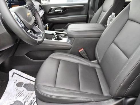Used 2025 Chevrolet Suburban LT w/ Comfort Package image 7