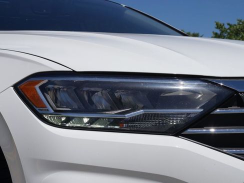 Used 2020 Volkswagen Jetta SE w/ SE Cold Weather Package FWD image 3