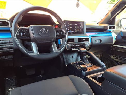 Certified 2025 Toyota Tacoma TRD Off-Road image 9