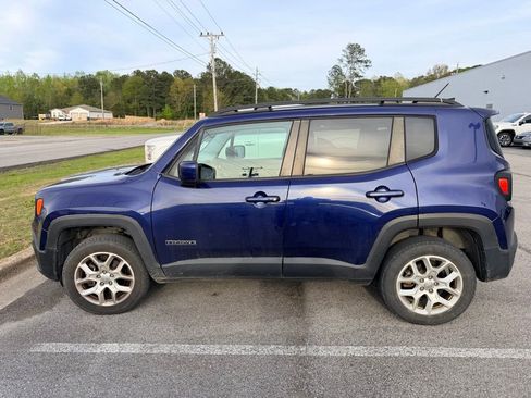 Used 2017 Jeep Renegade Latitude image 2
