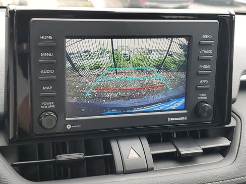 Used 2021 Toyota RAV4 LE AWD/4WD image 3