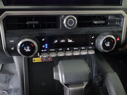 Used 2025 Toyota 4Runner Limited AWD/4WD image 16