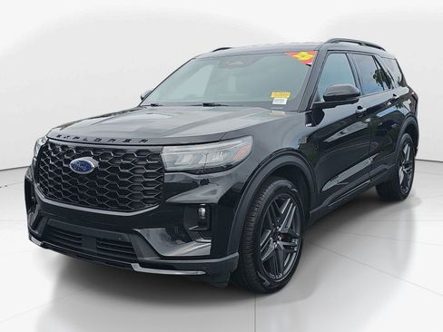 Used 2025 Ford Explorer ST-Line w/ ST-Line Street Pack AWD/4WD image 7