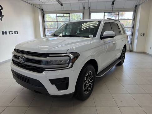 Certified 2022 Ford Expedition XLT AWD/4WD image 3