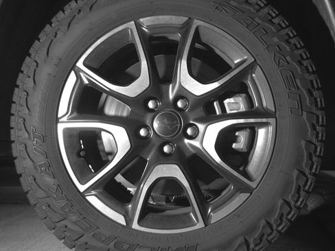 Used 2025 Jeep Compass Trailhawk image 13