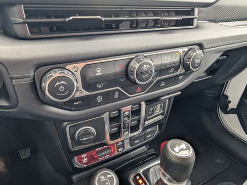Used 2024 Jeep Wrangler Rubicon image 17