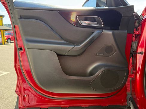 Used 2019 Jaguar F-PACE Premium image 22